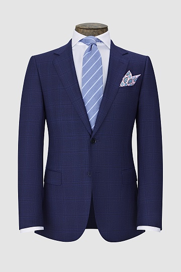 Темно-синий костюм в крупную клетку