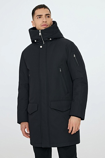 Черная пуховая куртка с капюшоном