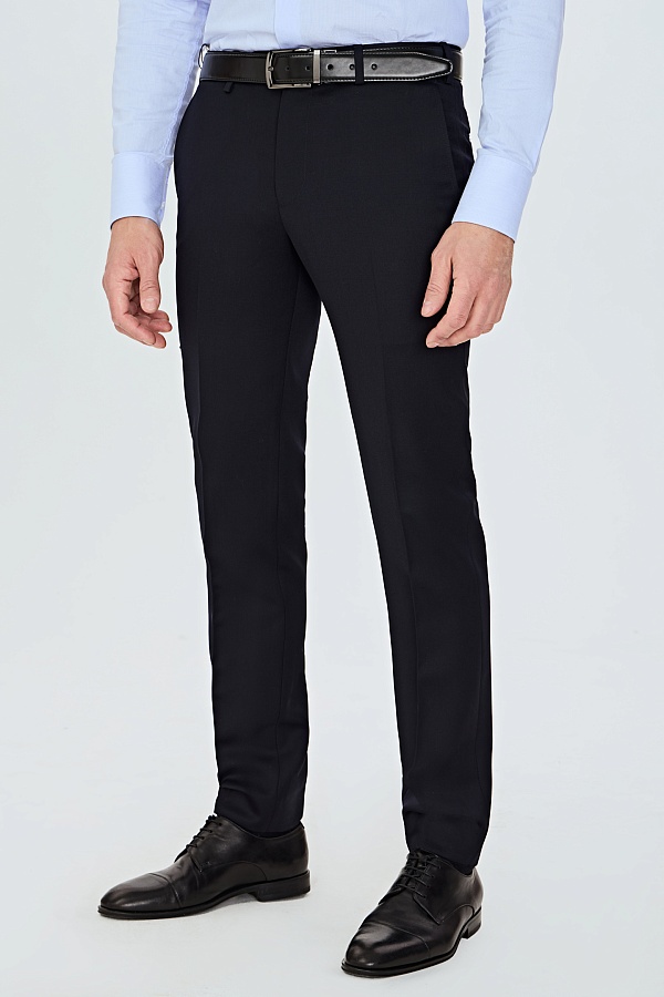 Однотонные черные брюки