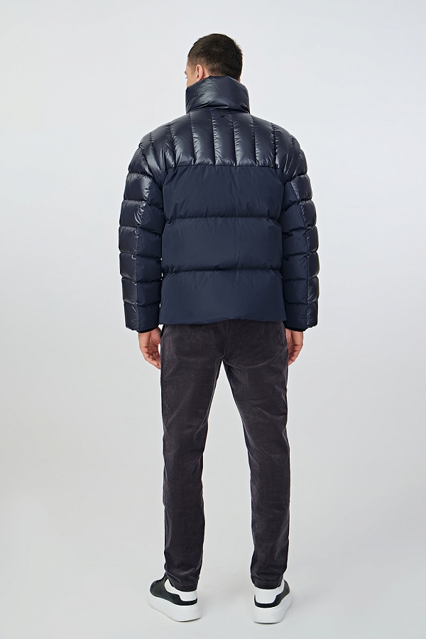 Темно-синий пуховик с отстегивающимися рукавами