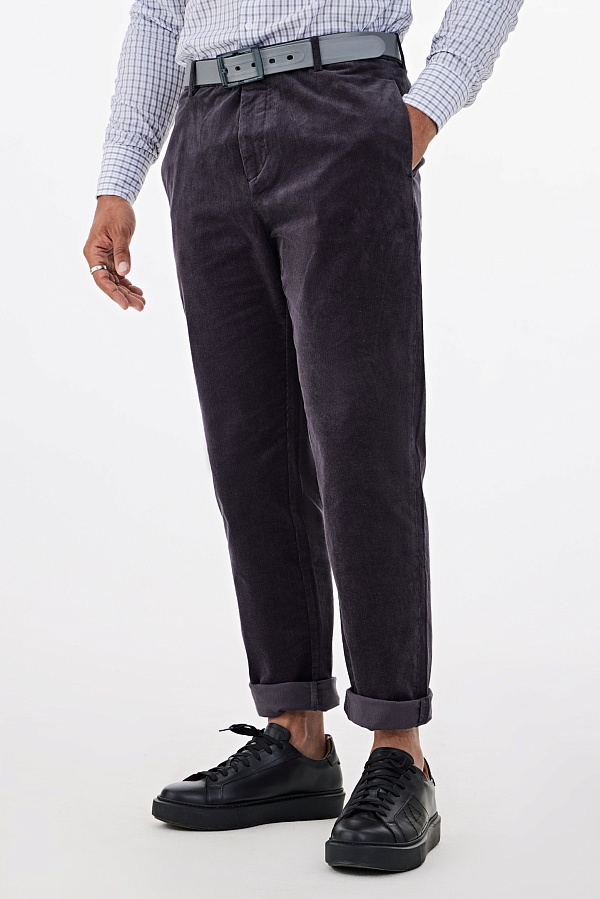Темно-серые вельветовые брюки чинос