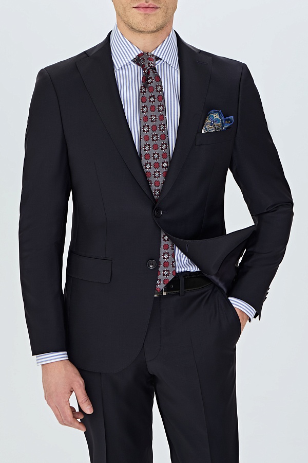 Однотонный иссиня-черный костюм