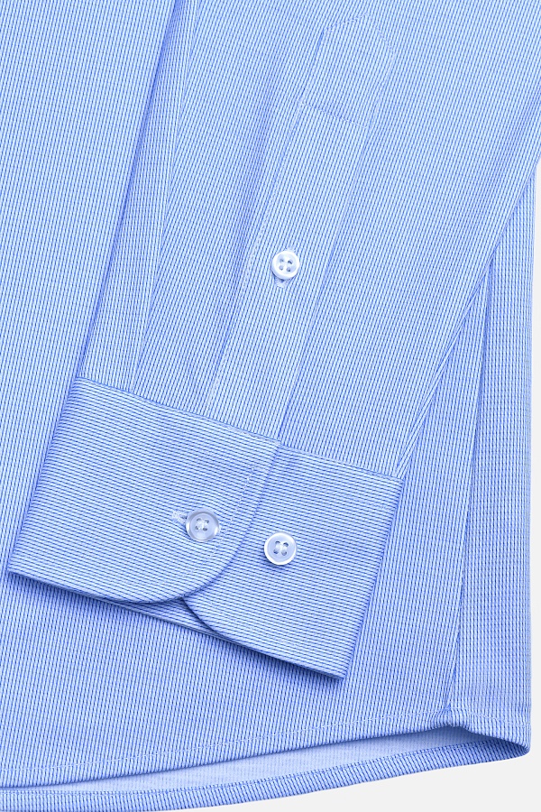 Голубая сорочка в мелкую клетку