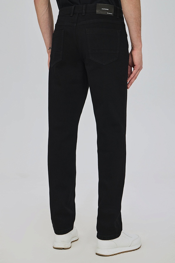 Черные прямые джинсы