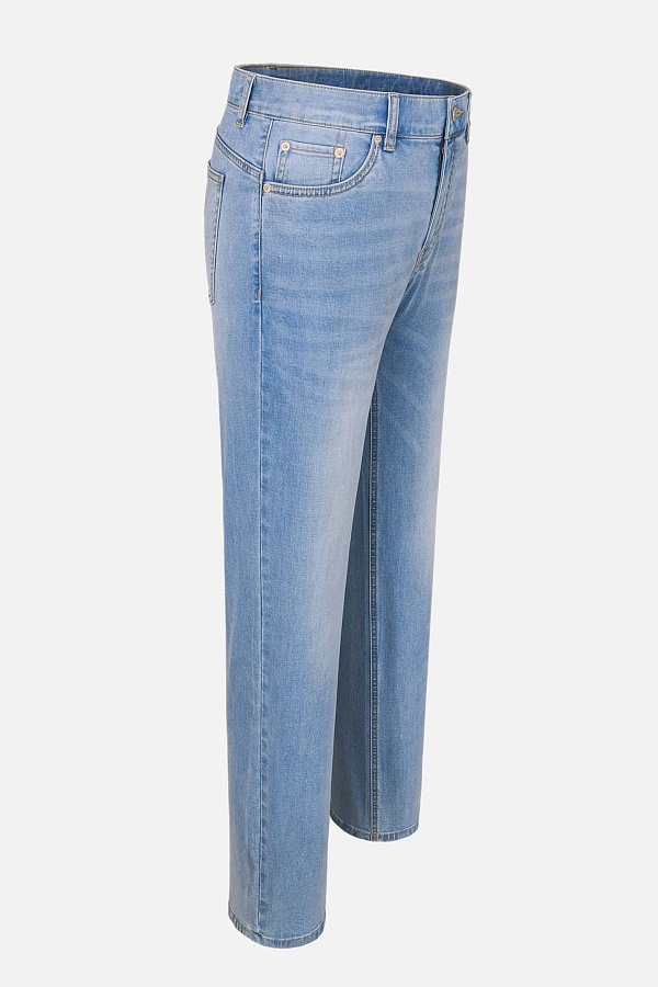 Голубые прямые джинсы