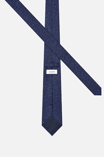 Стильный галстук темно-синего цвета