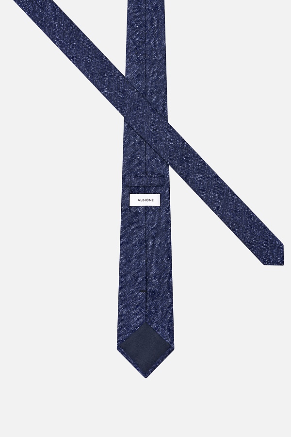 Стильный галстук темно-синего цвета