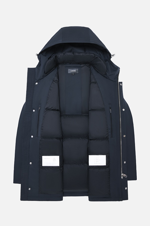 Парка черного цвета