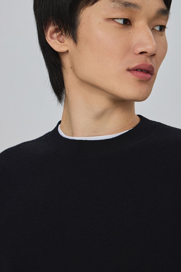 Черный шерстяной джемпер