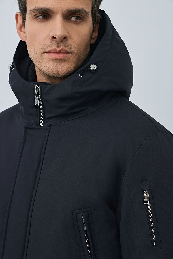 Парка черного цвета