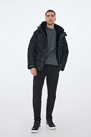 Черная пуховая куртка ADRIAN с капюшоном из натуральной овчины