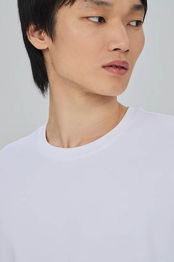 Белая базовая футболка