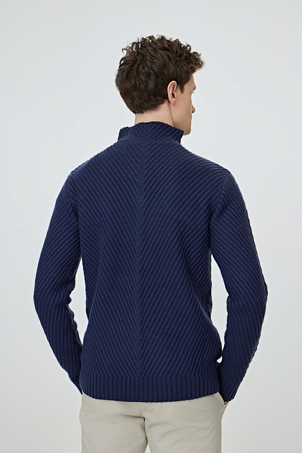 Синий свитер с воротником стойкой на молнии