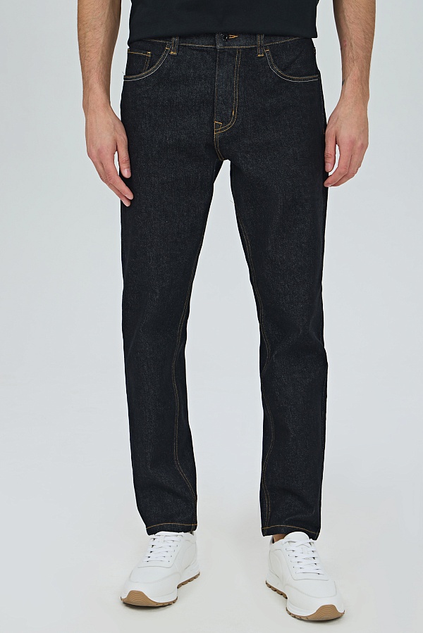 Черные джинсы с контрастной строчкой