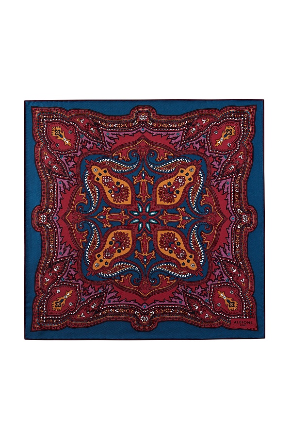 Синий платок с бордовым орнаментом