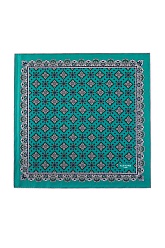 Зеленый платок с черно-белым орнаментом