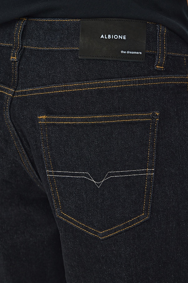 Черные джинсы с контрастной строчкой
