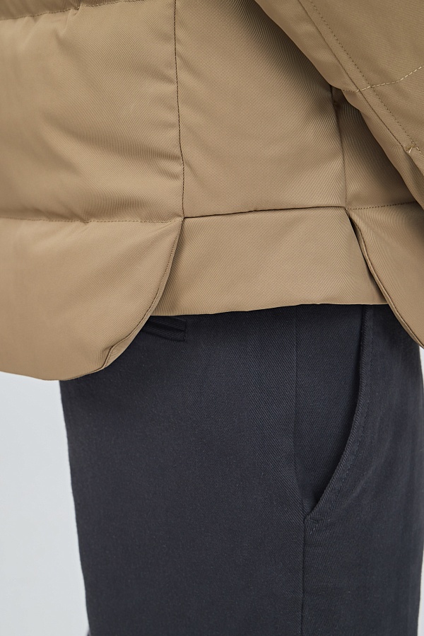 Бежевый ультратонкий пуховик