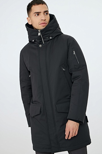 Черная пуховая куртка с капюшоном