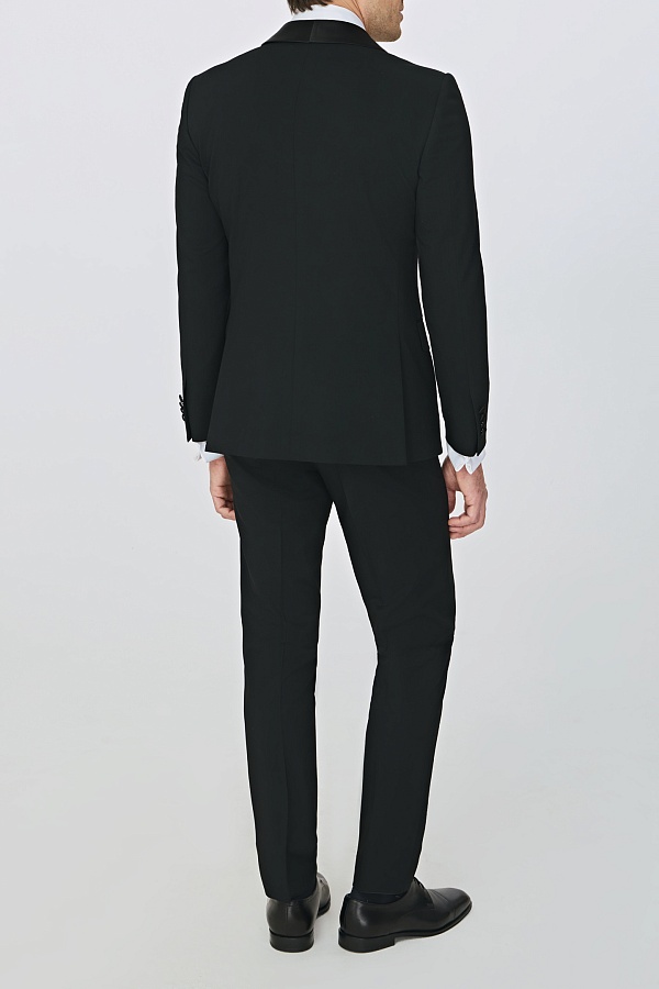 Черный костюм-смокинг со съемными лацканами