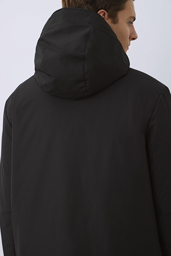 Черный пуховик