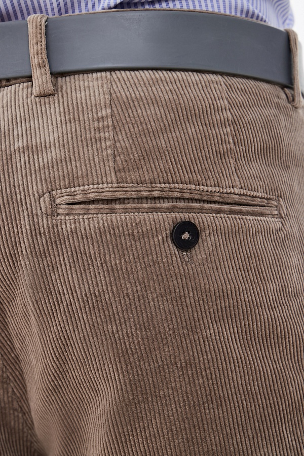 Бежевые вельветовые брюки чинос