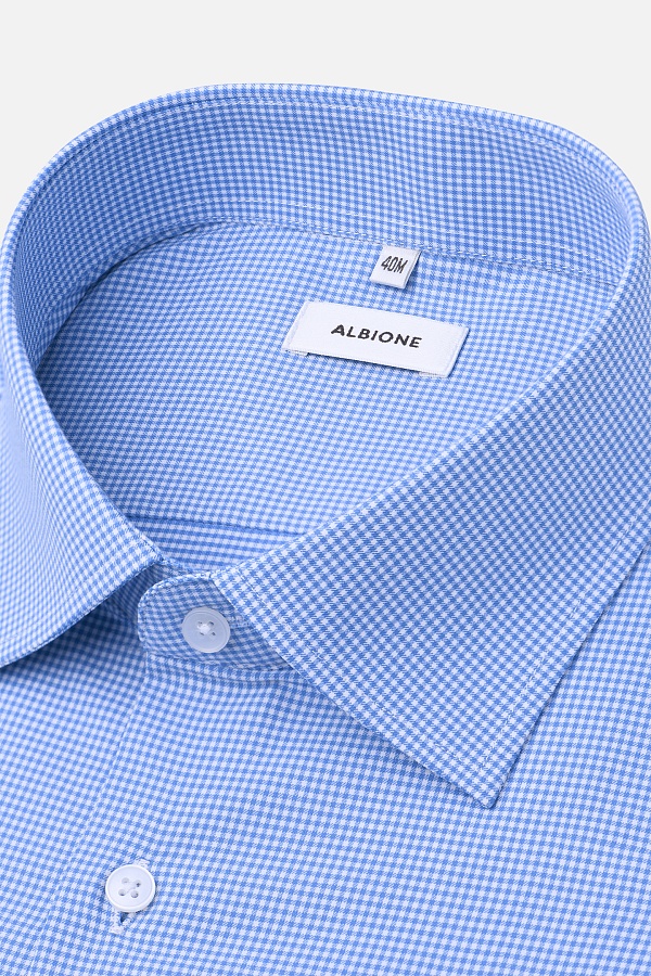 Голубая рубашка в мелкую клетку