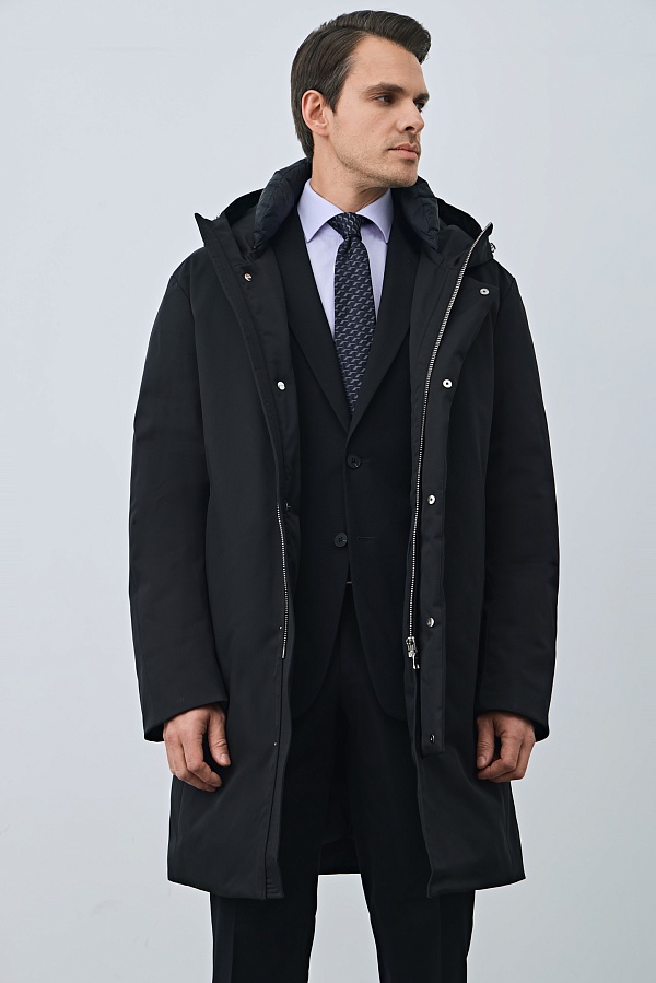 Пуховик черного цвета