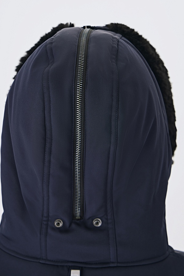 Темно-синяя пуховая парка с мехом