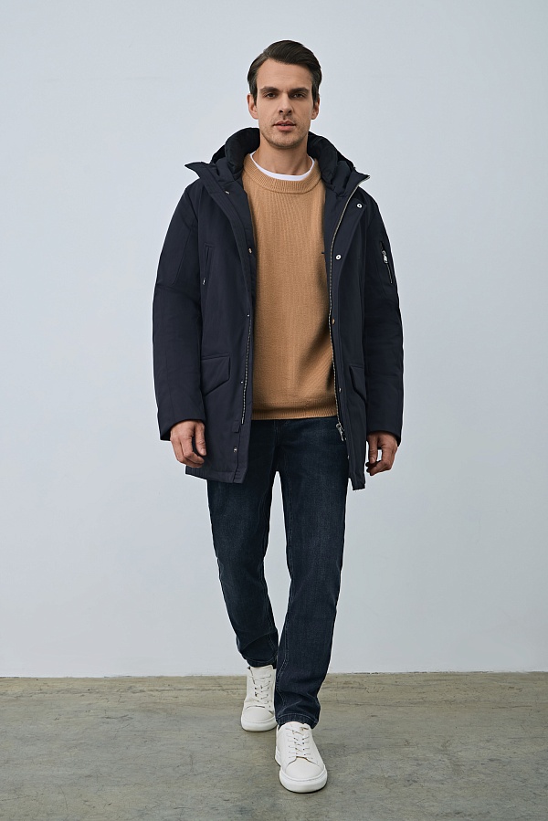 Парка черного цвета