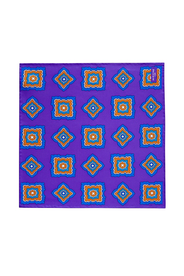 Фиолетовый платок с узором ромбы