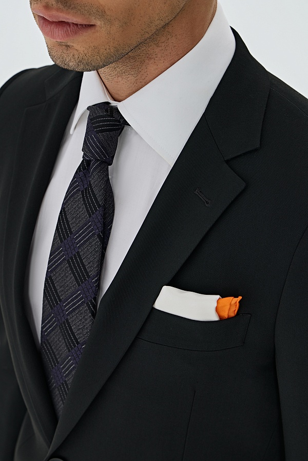 Черный однотонный костюм