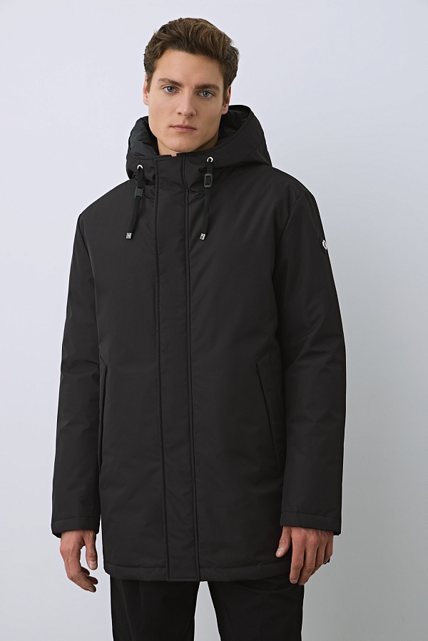 Черный пуховик