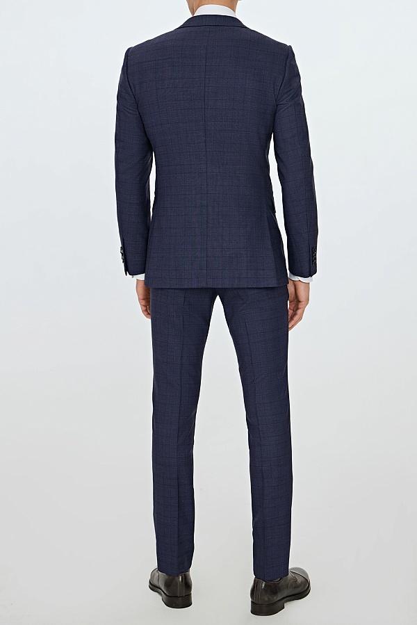 Костюм в темно-синюю клетку