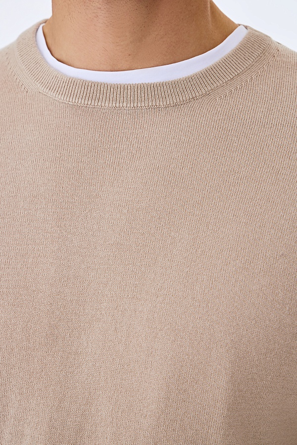 Бежевый джемпер