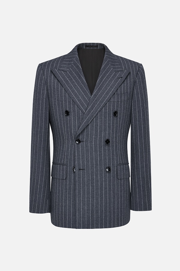 Черный пиджак в светлую полоску