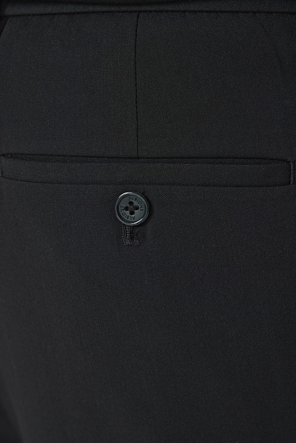 Черные брюки на шнурке