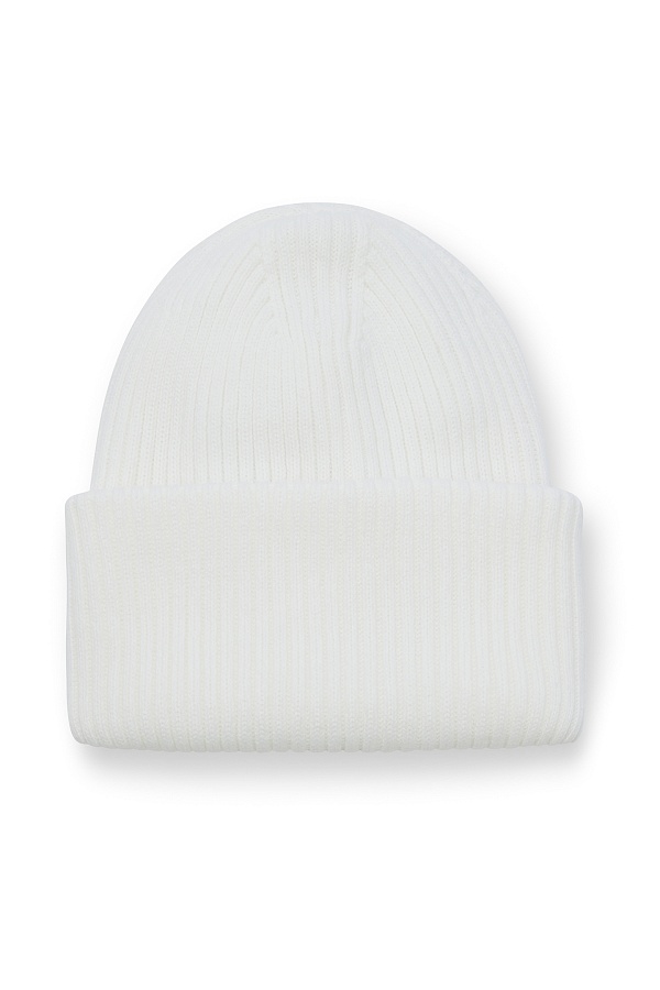 Белая шапка с отворотом