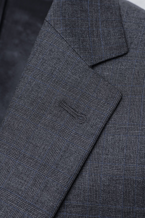 Костюм серого цвета