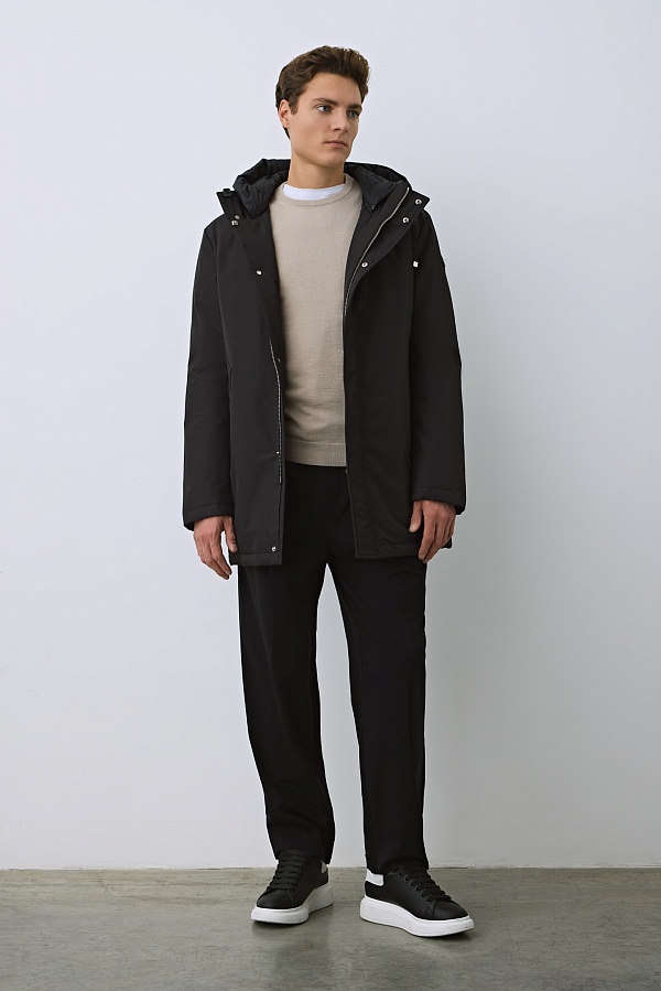 Черный пуховик