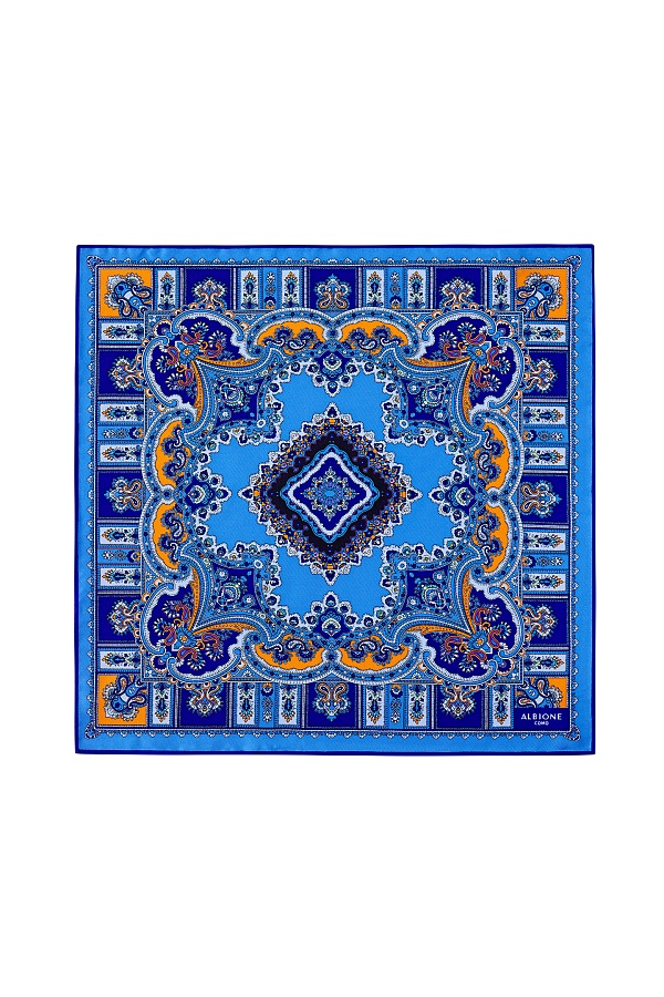 Голубой платок с фиолетовым орнаментом