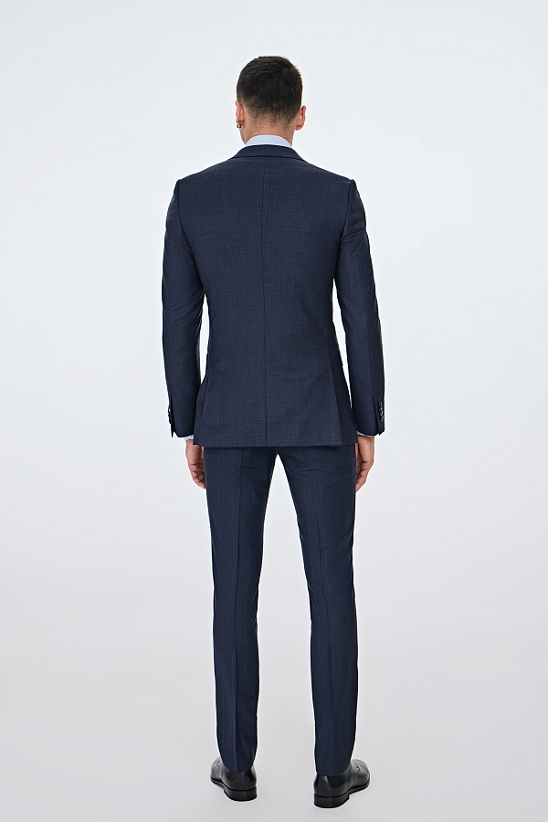 Серо-синий костюм в клетку