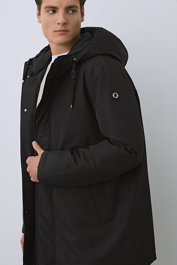 Черный пуховик