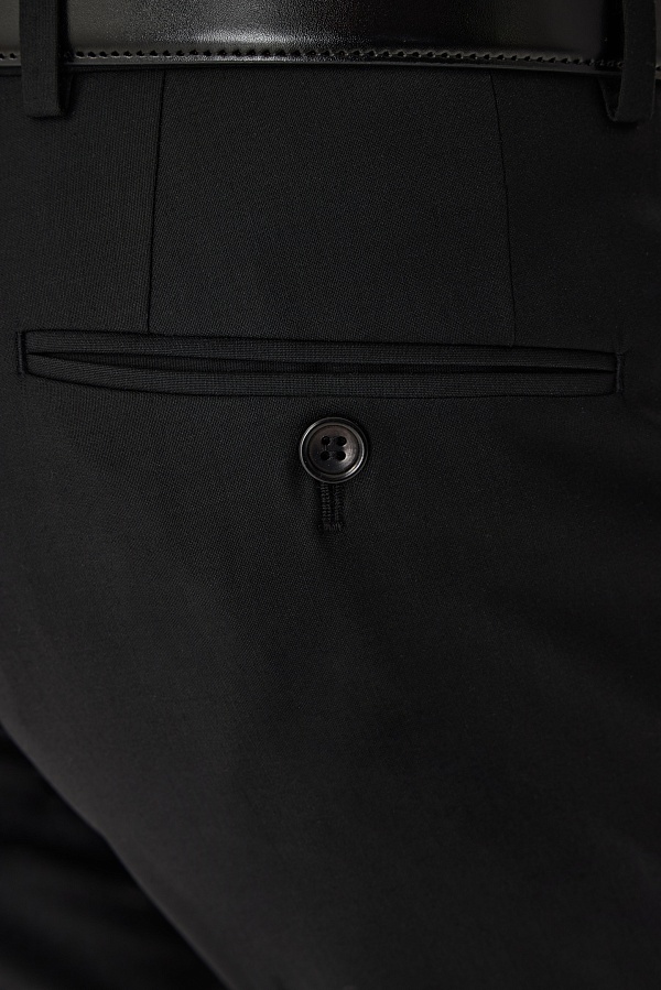 Однотонные черные брюки