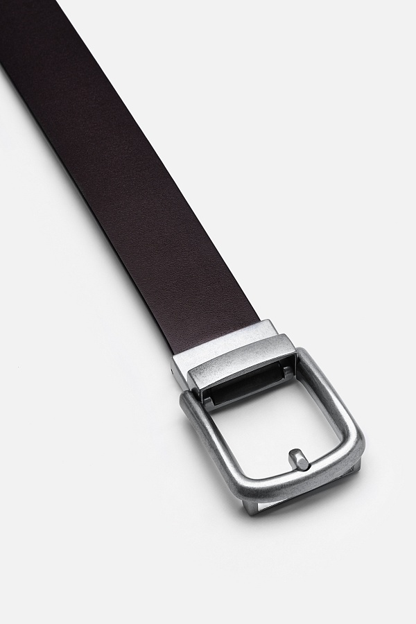 Коричневый кожаный ремень