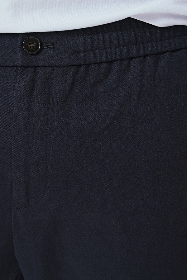 Темно-синие брюки