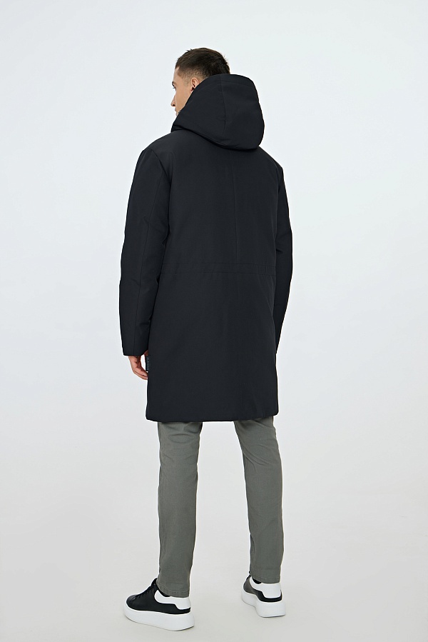 Черная пуховая куртка с капюшоном