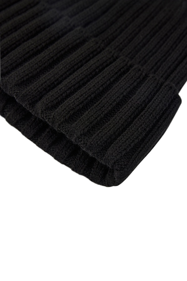 Шапка черного цвета