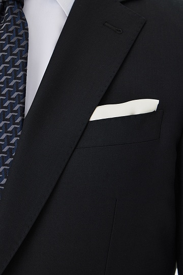 Черный однотонный костюм