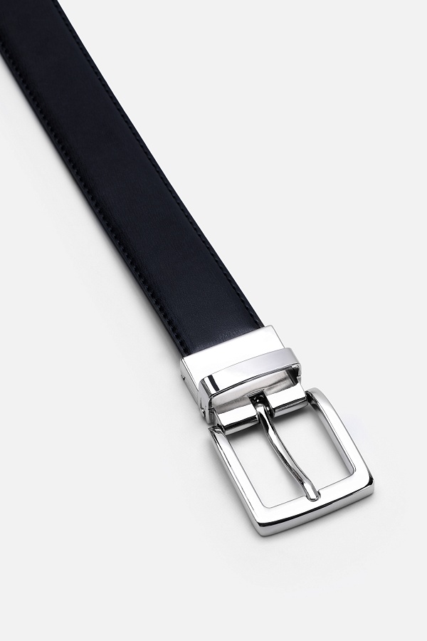 Кожаный ремень черного цвета